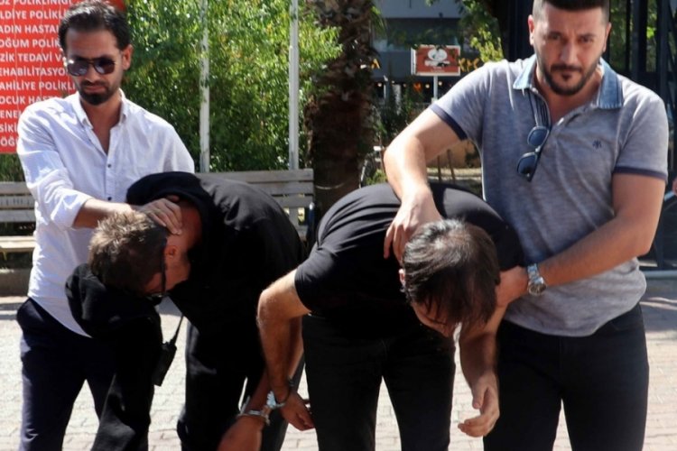 Eşya kullanma tartışması yaşadığı ev arkadaşını &ouml;ld&uuml;rd&uuml;!