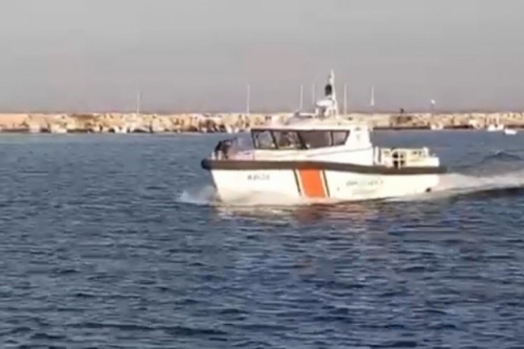 Alabora olan teknedeki 7 kişi Sahil G&uuml;venlik ekiplerince kurtarıldı