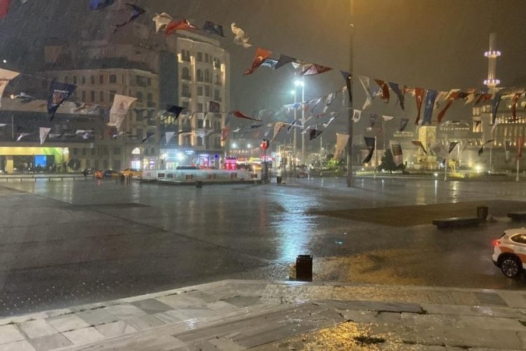 İstanbul'da sağanak yağış etkili oluyor