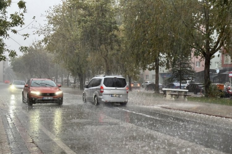 Edirne'de şiddetli yağmur hayatı fel&ccedil; etti!