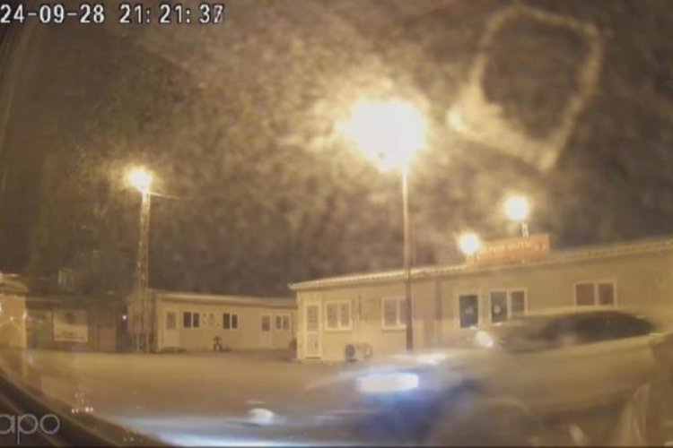 Hatay'da inanılmaz kaza! 2 prefabrik iş yeri zarar g&ouml;rd&uuml;