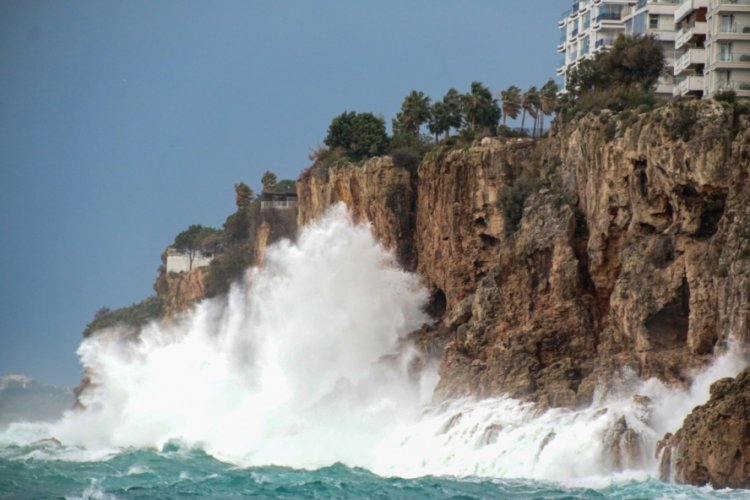 Antalya'da meteoroloji'den balık&ccedil;ılara fırtına uyarısı!