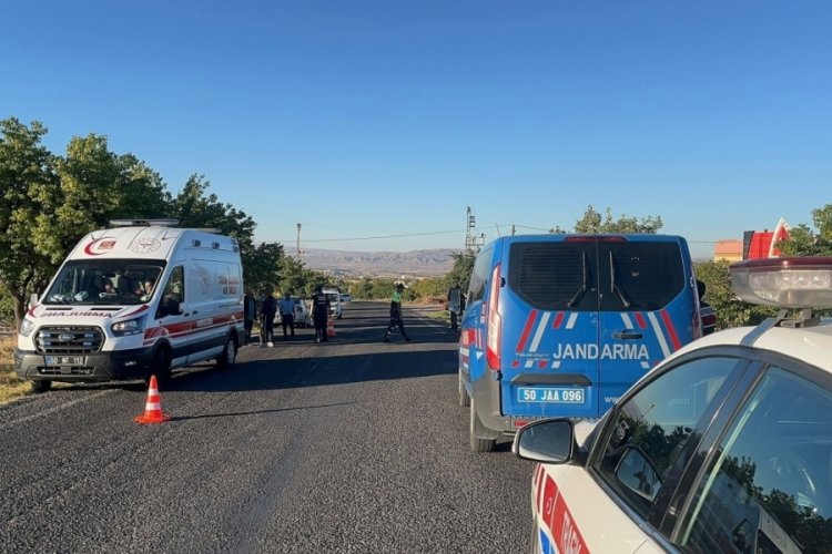 &Ouml;n&uuml;nde namaz kıldığı aracın altında kaldı! ''&Ouml;l&uuml;yorum' diye gelen sesi radyodan geliyor zannettim''