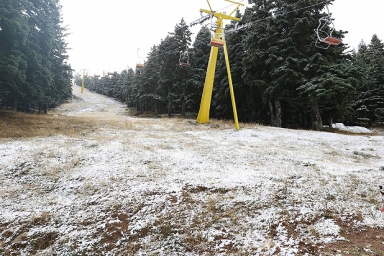 Bursa Uludağ'a sezonun ilk karı düştü