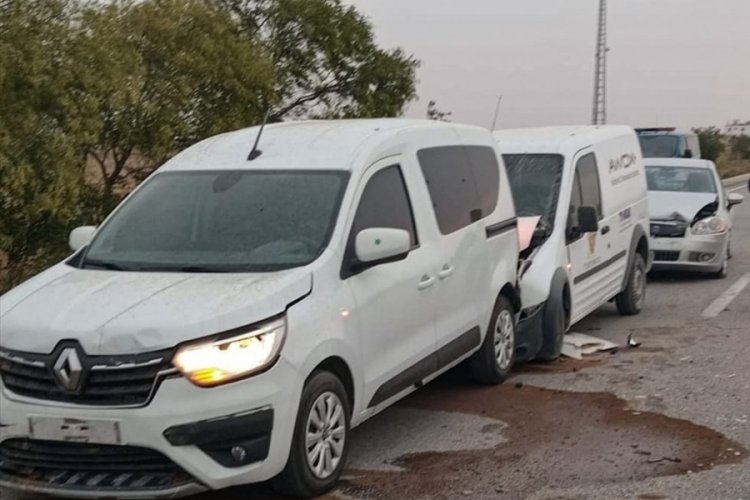 Konya'da toz taşınımı 8 ara&ccedil;lı zincirleme kazaya sebep oldu: 6 yaralı