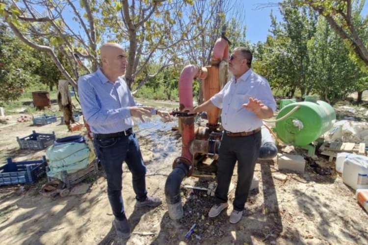 Kuyulardan tuzlu su &ccedil;ıkması &ccedil;ift&ccedil;ileri tedirgin etti