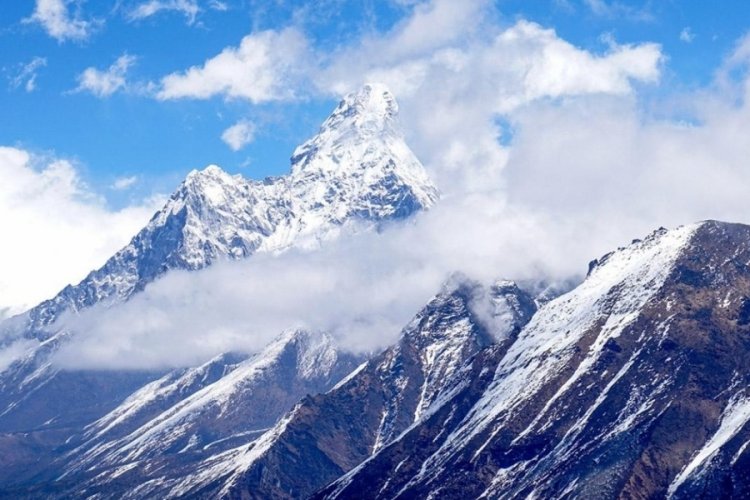 Bilim insanları araştırdı: Everest Dağı her yıl uzuyor