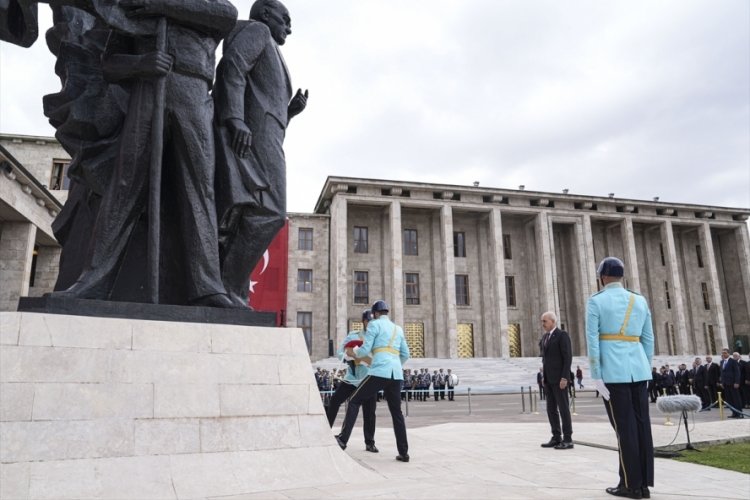 TBMM'de çelenk bırakma töreni düzenlendi