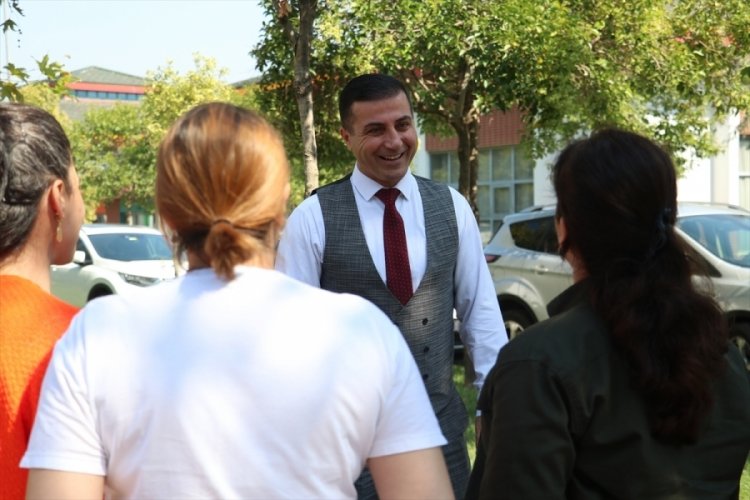 Bursa'da kick boks&ccedil;u g&uuml;nd&uuml;z muhtarlık yapıp akşamları sporcu yetiştiriyor!