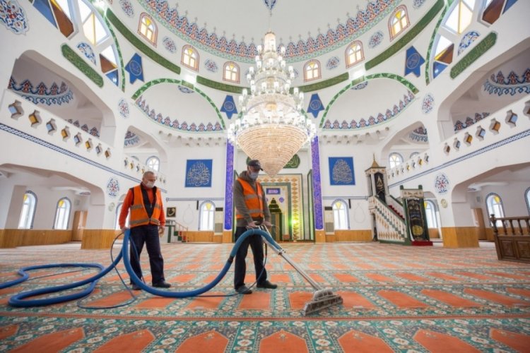 Nil&uuml;fer'deki ibadethanelerde temizlik mesaisi