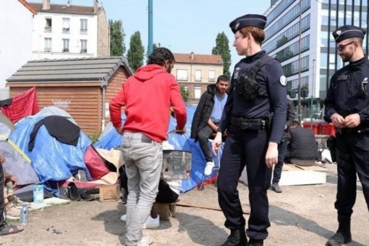 Fransa'da göçmenlerin sınır dışı edilmesi kolaylaştırılacak! 