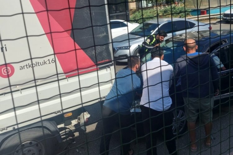 Bursa'da zincirleme kaza! 4 ara&ccedil; &ccedil;arpıştı&nbsp;