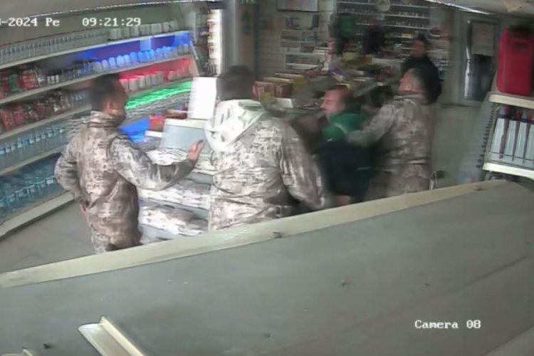&Ouml;zel harekat polisi, akaryakıt istasyonu &ccedil;alışanını yerde darp etti!