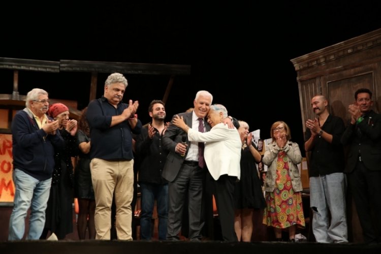 Bursa Şehir Tiyatrosu'ndan g&ouml;rkemli pr&ouml;miyer