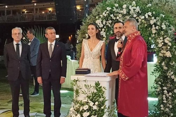 CHP lideri Özel, Hatay'da nikah şahidi oldu