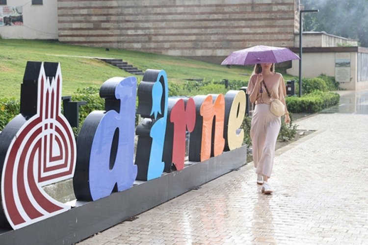 Edirne'de sağanak hayatı olumsuz etkiledi