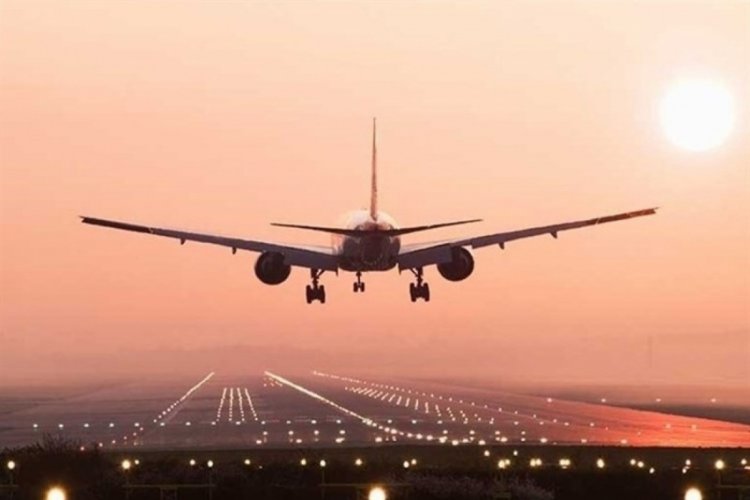İran'da t&uuml;m u&ccedil;uşlar yarına kadar iptal edildi