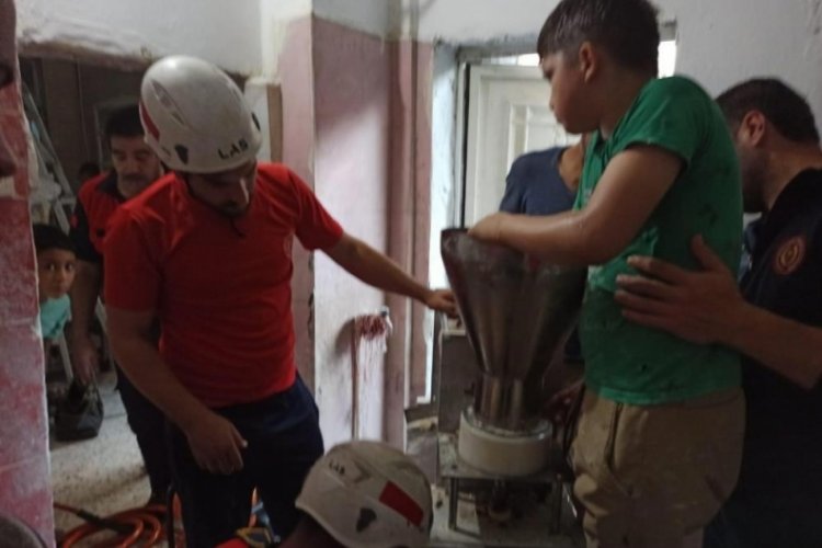 13 yaşındaki &ccedil;ocuk elini hamur makinesine sıkıştırdı