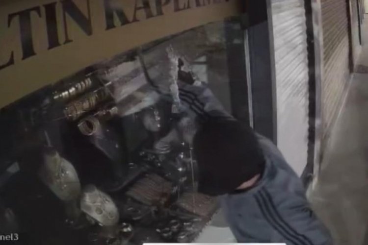 Maskeli hırsızlar altın kaplama bilezikleri ger&ccedil;ek sanarak &ccedil;aldı