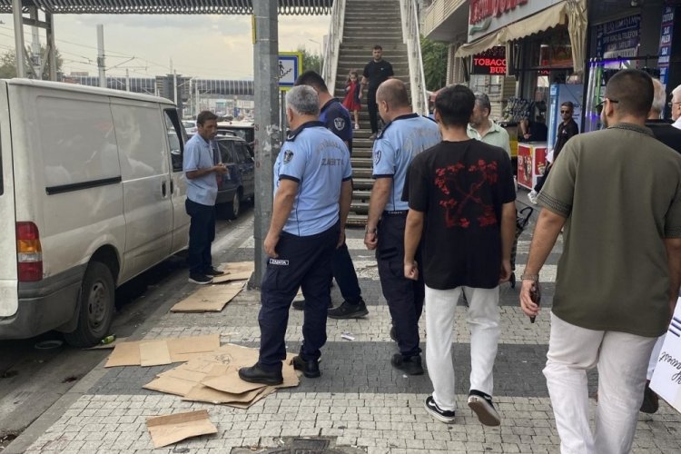 Bursa'da seyyar satıcılara ve kaldırım işgali yapanlara denetim
