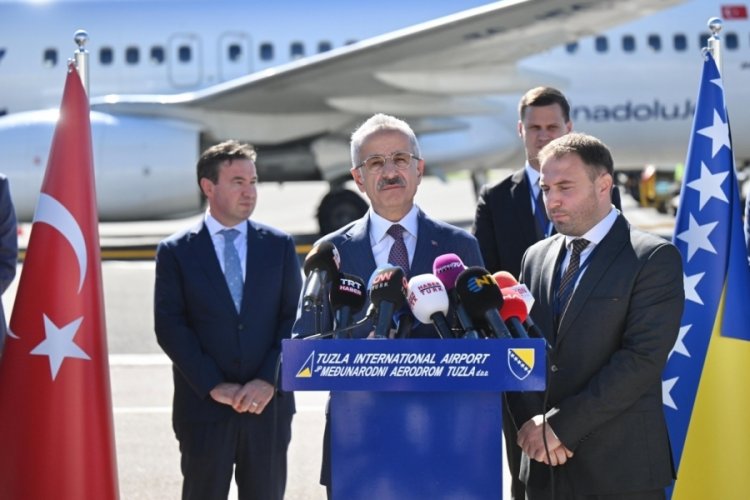 Bakan Uraloğlu, AJET'in Bosna-Hersek'in Tuzla kentine başlattığı ilk seferine katıldı