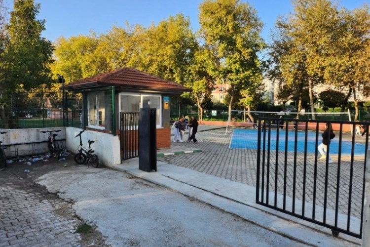 Bursa'da okullarda &ouml;ğrenciler kime emanet? Giriş kapıları a&ccedil;ık, g&uuml;venlik kul&uuml;beleri boş