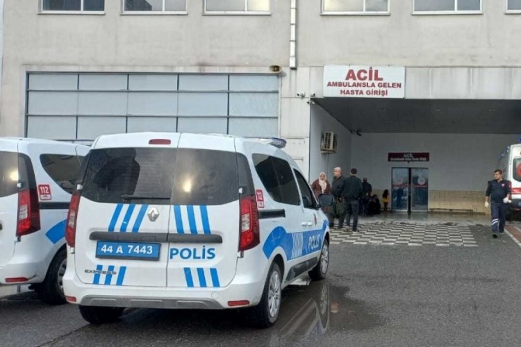 Malatya'da midib&uuml;s ile otomobil &ccedil;arpıştı; 1 &ouml;l&uuml;, 1 yaralı