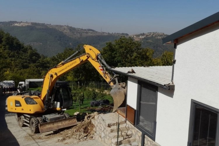 Osmangazi Gökçeören'de kaçak bir villa daha yıkıldı