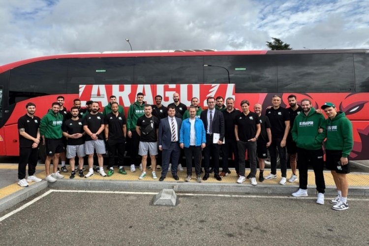 Bursaspor Basketbol takımı Casademont Zaragoza karşılaşması için Madrid'e gitti