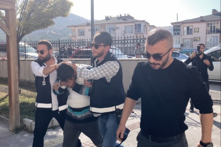 Burdur'da yaşlı adamı &ouml;ld&uuml;r&uuml;p karısını yaralayan zanlı 3. kez hakim karşısında