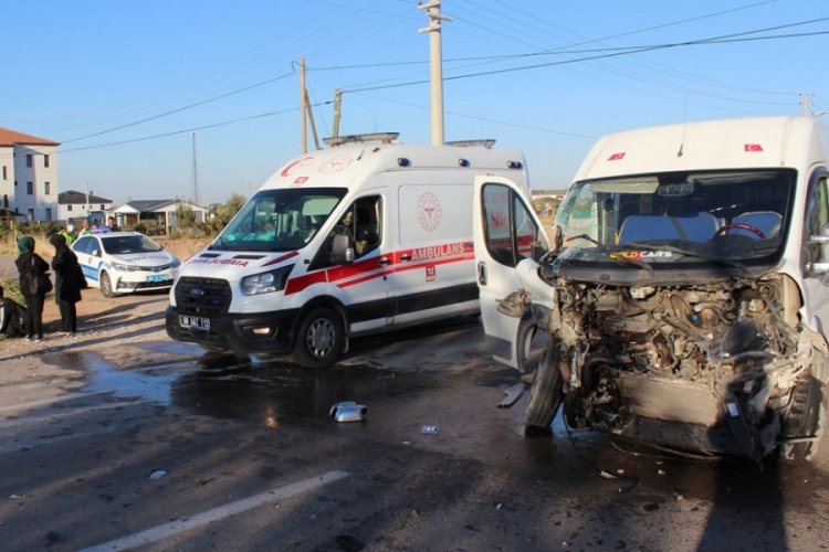 Aksaray'da korkutan kaza: 11 kişi &ouml;l&uuml;mden d&ouml;nd&uuml;