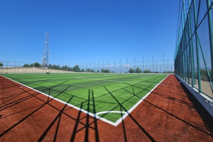 Osmangazi Belediyesi'nden G&uuml;ndoğdu'ya futbol sahası kazandırıyor