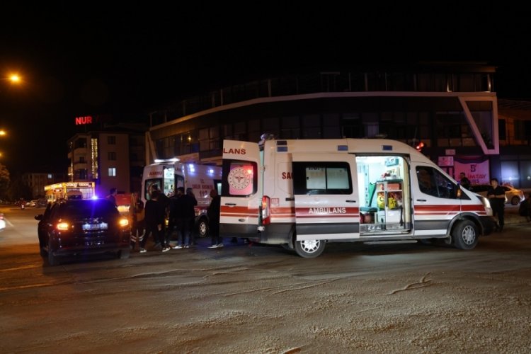 Elazığ'da jandarma aracı ile otomobil çarpıştı: 3 yaralı