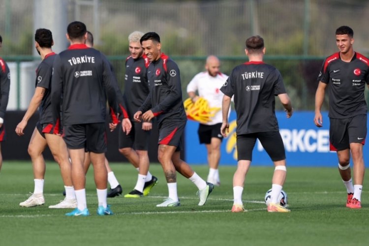 A Milli Futbol Takımı, Karadağ'ı ge&ccedil;meye &ccedil;alışacak