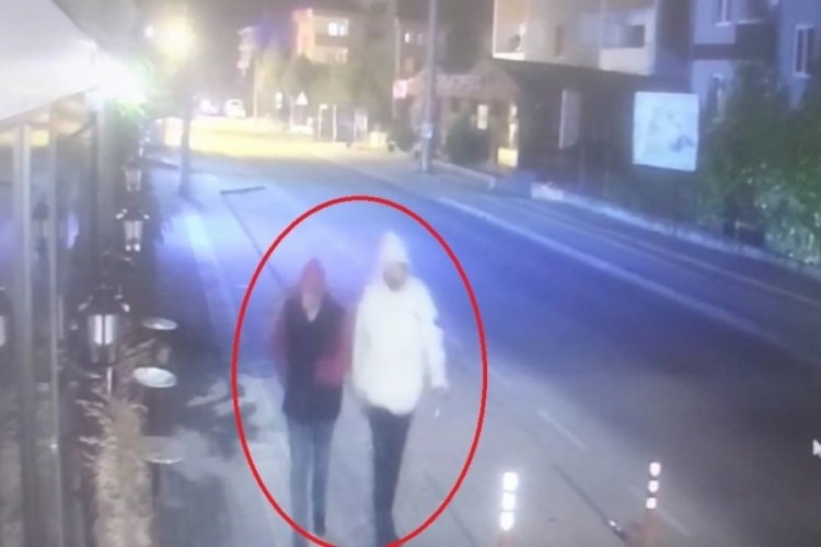 Bursa'da cezaevinden &ccedil;ıkan 3 arkadaş, 3 ayrı ara&ccedil; &ccedil;aldı