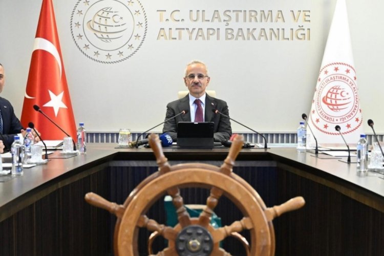 Bakan Uraloğlu eyl&uuml;l ayı denizcilik istatistiklerini a&ccedil;ıkladı