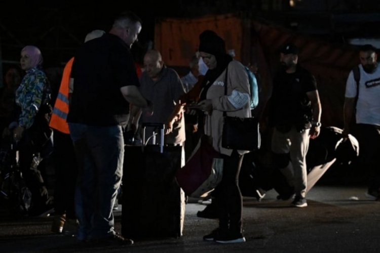 L&uuml;bnan'daki tahliye operasyonunda bomba iddia! Suriyelilerde mi geliyor