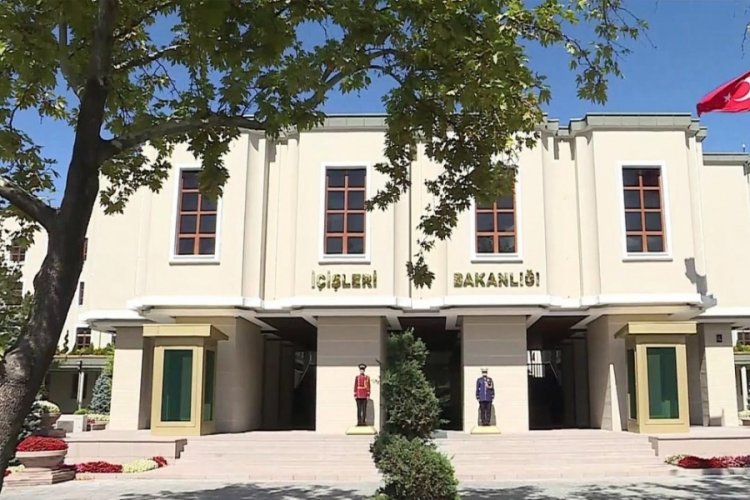 Mersin'de KYK yurdu &ouml;n&uuml;nde taciz iddiasına bakanlıktan a&ccedil;ıklama