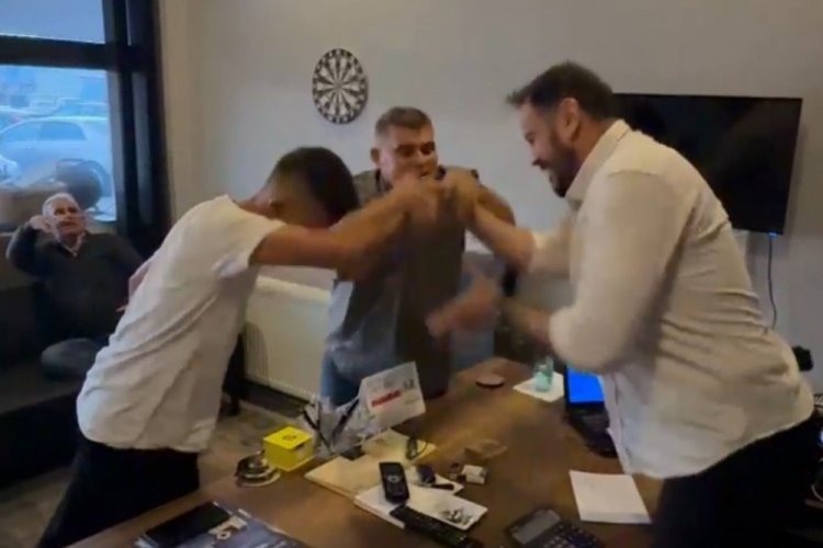 Otomobil pazarında kavga gibi pazarlık