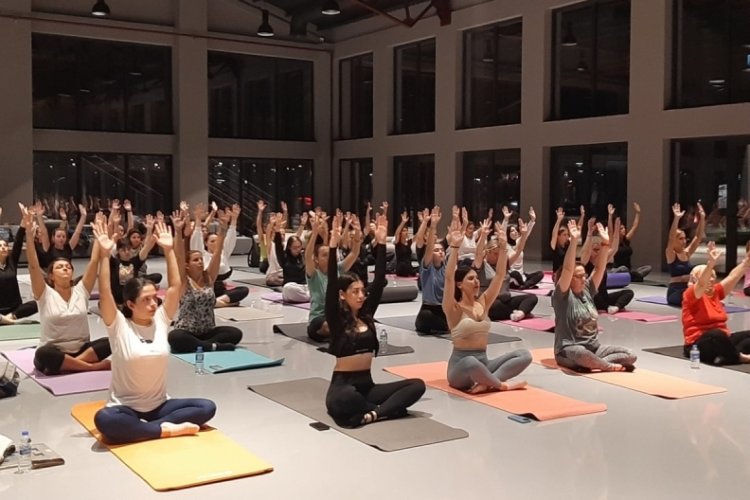 Nilüfer'de kadınlara yoga etkinliği
