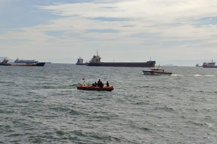 İstanbul'da iskeleden denize atladı: Annesi sinir krizi ge&ccedil;irdi