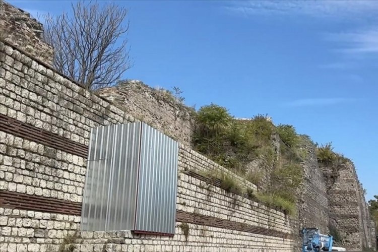 Edirnekapı surlarında demir bariyerli &ouml;nlem