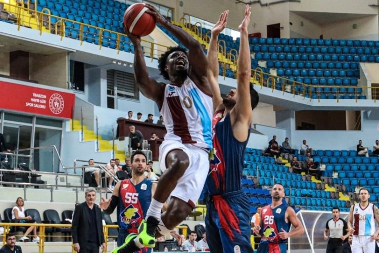 Finalspor Trabzon'da sonunu getiremedi: 70-66