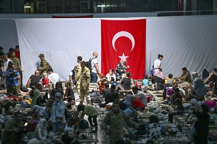 L&uuml;bnan'dan ilk tahliye