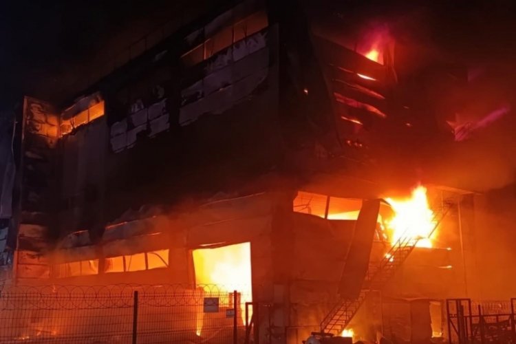 Tekirdağ'da kozmetik fabrikasında yangın &ccedil;ıktı