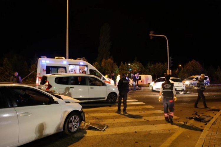 Nevşehir'de iki otomobil &ccedil;arpıştı: 2 yaralı