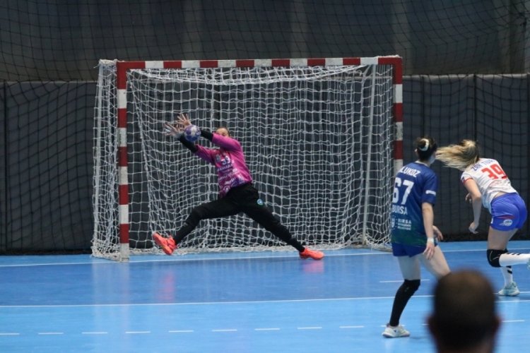 Bursa B&uuml;y&uuml;kşehir Belediyespor, EHF Avrupa Kupası'nda tur kapısını araladı
