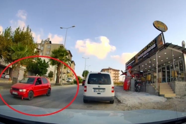 Hatay'da ters y&ouml;nden giden s&uuml;r&uuml;c&uuml; tehlikeli anlar yaşattı