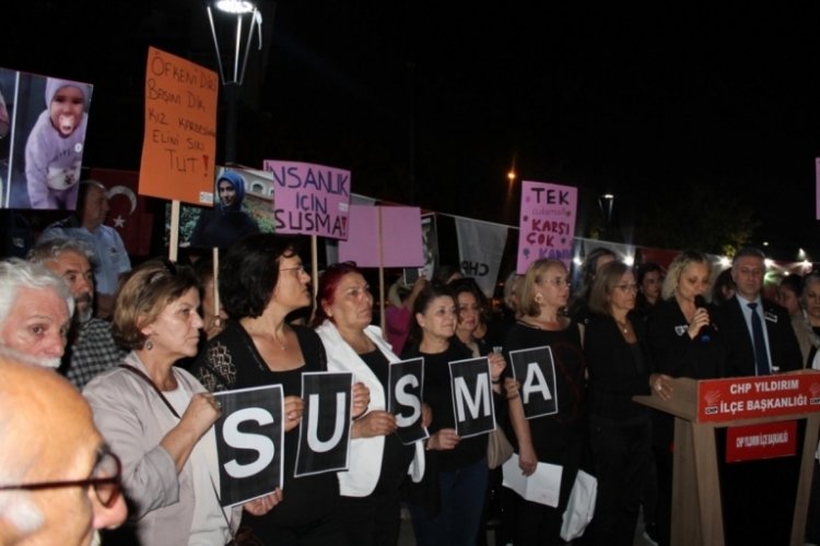 Bursa'da CHP Yıldırım İl&ccedil;e Kadın Kolu'ndan "Susmuyoruz, Korkmuyoruz" protestosu