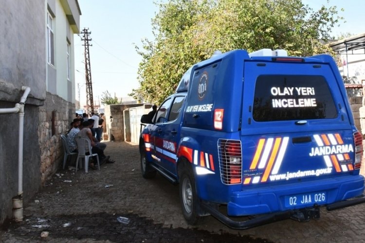7 &ccedil;ocuk babası silahını temizlerken başından vuruldu